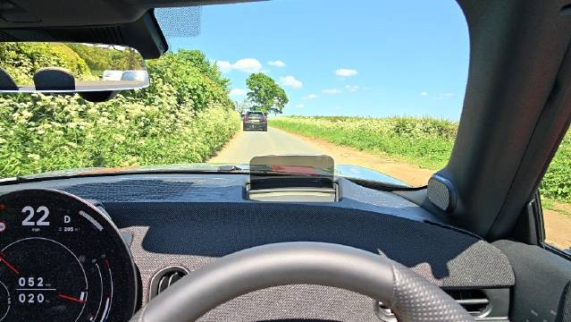 F67敞篷版JCW试驾体验，英国乡村路景美食相得益彰