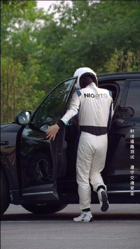 李斌亲测蔚来新ES6高速爆胎，时速120公里双轮割破未失控