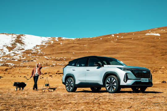 和第四代博越L一起，寻找出发的意义！ 越山向海，享受热爱的风景！