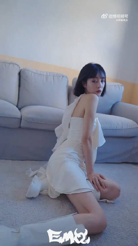 李溪芮的古装造型堪称惊艳，尤其是那双美腿，简直绝了！