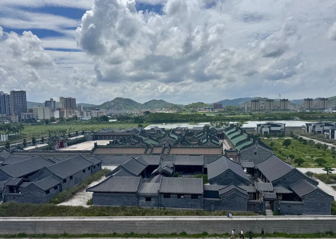 「英之園」中修建的四合院。