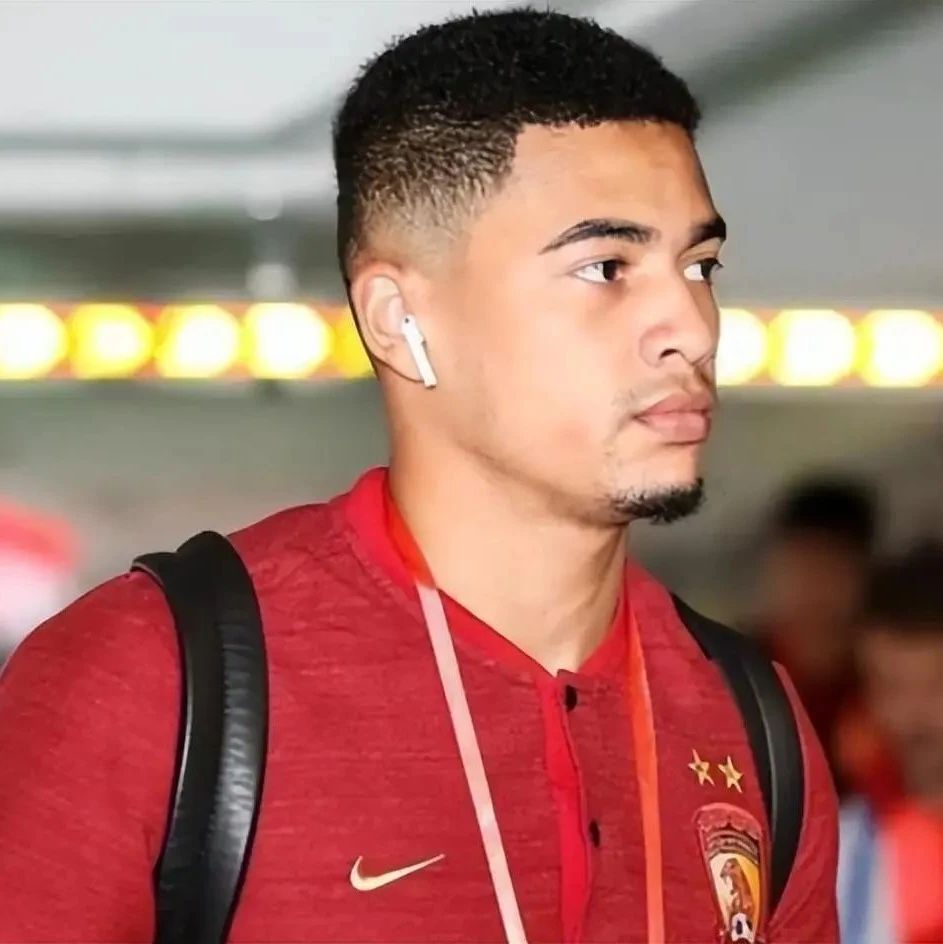 上港迎来久违喜讯！三大国脚踢鲁能将集体亮相，球迷期待稳拿3分