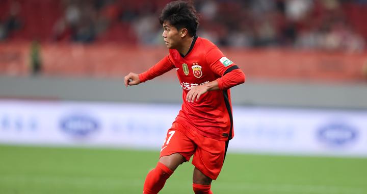 媒体人：海港靠蒯纪闻+古斯塔沃才有希望，泰山依靠谢文能+瓦科