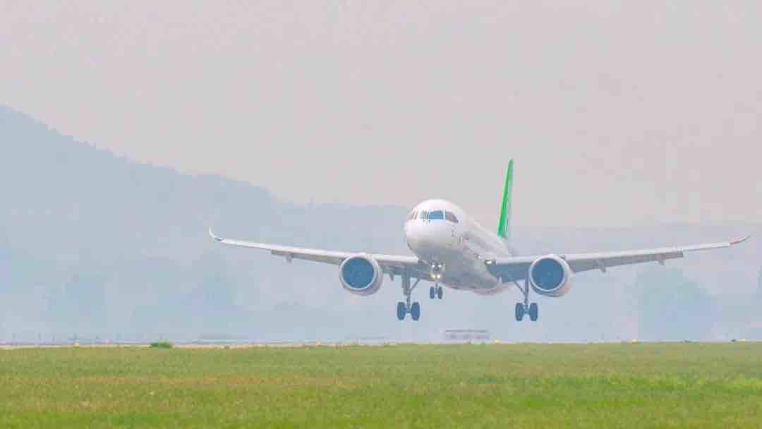国产大飞机C919首飞日照 蓄力航空新未来