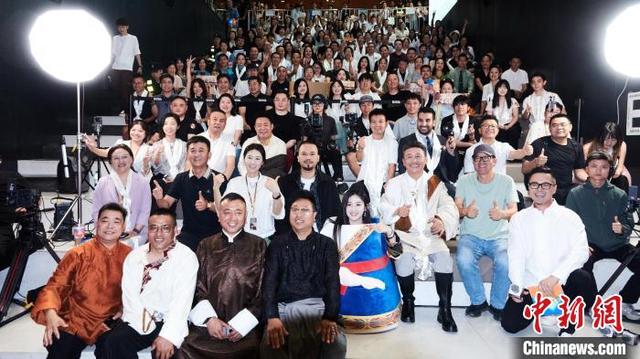 容中尔甲携全新专辑《天唱》在成都举行首发仪式。诚利千代娱乐供图