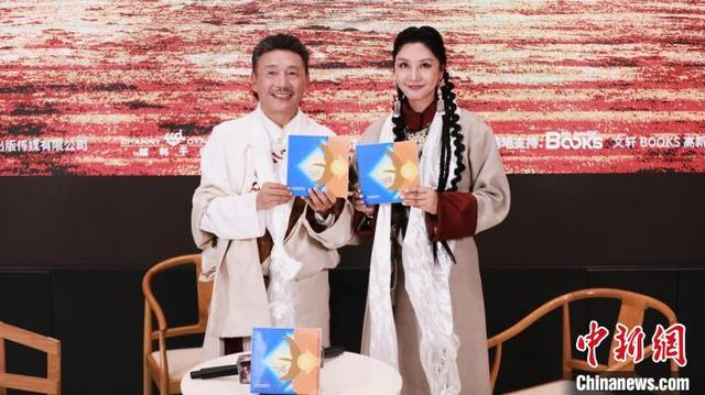 容中尔甲携全新专辑《天唱》在成都举行首发仪式。诚利千代娱乐供图