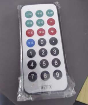 這個看似簡單的遙控器是犯罪分子操控調節流量計的工具。圖源:內蒙古警方