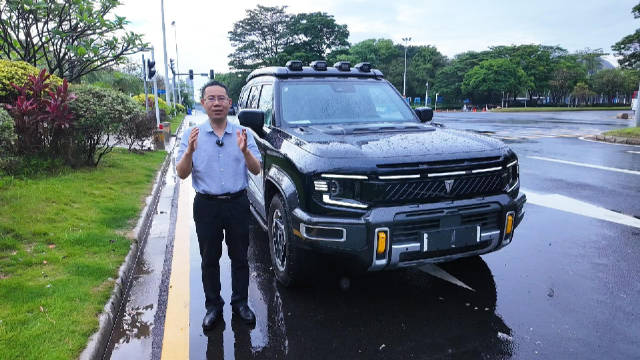 今天我要试驾的是4月份正式上市的深蓝G318无忧穿越版