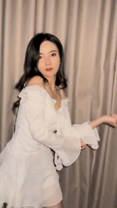 昨晚到酒店精疲力尽，但还是打了鸡血录了个舞，周一的一早发给你们！