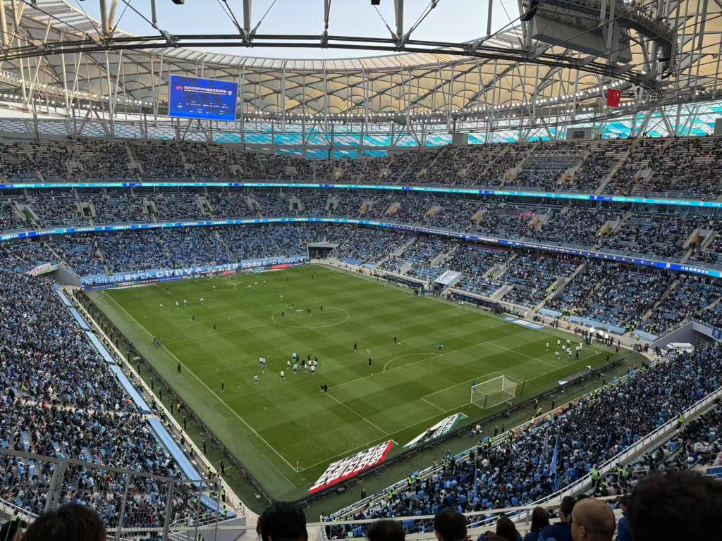 大连英博主场和上海申花比赛全景图