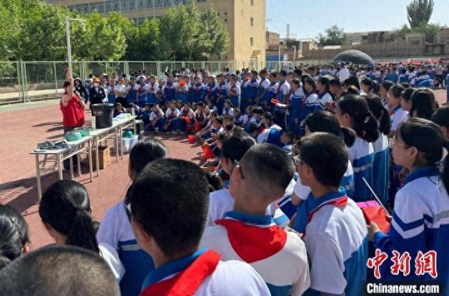 科普大篷车南疆行活动现场。中国科技馆 供图