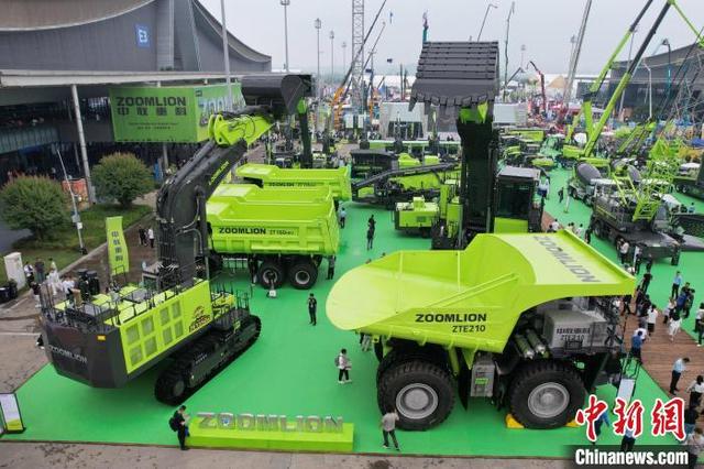 第四届长沙国际工程机械展览会上的展品。中新网记者 杨华峰 摄