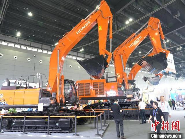 第四届长沙国际工程机械展览会上的展品。中新网记者 杨华峰 摄