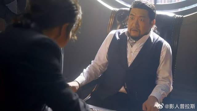 大哥跟杀手结拜，让他去做交易，他的回答吓傻导演