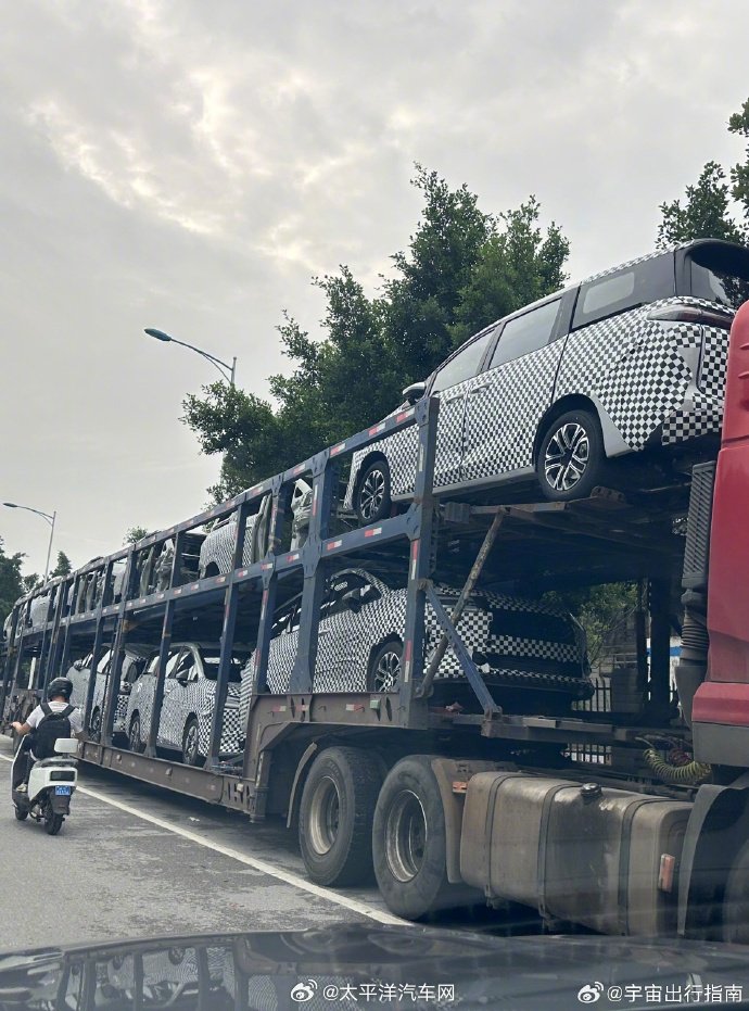 这是五菱银标MPV？