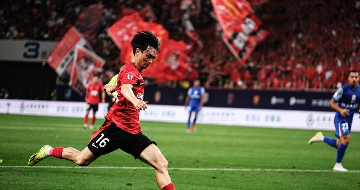 记者谈国足阵容：谢文能林良铭停赛，杨明洋显然是8号位不错选择