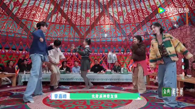 李嘉琦联欢会献唱《Salt》获汪峰爆灯收徒