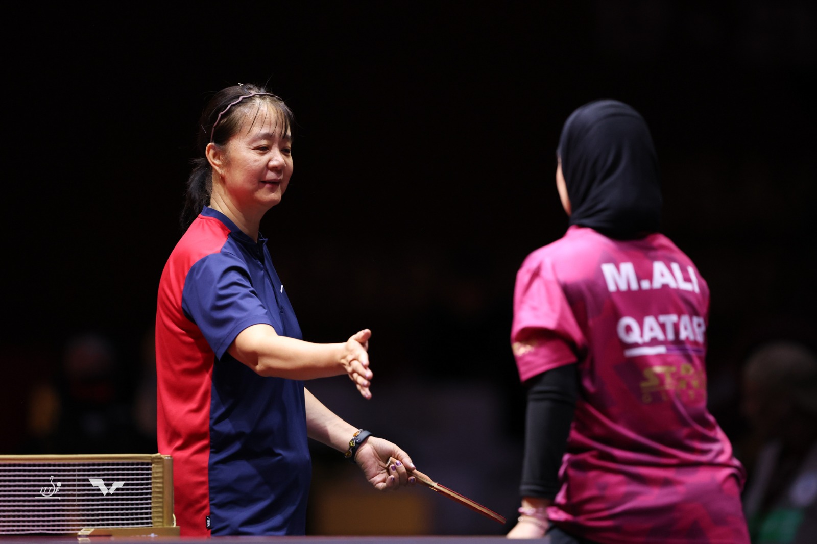 曾誌英多哈世乒賽首輪戰勝卡塔爾球員阿里。受訪者供圖