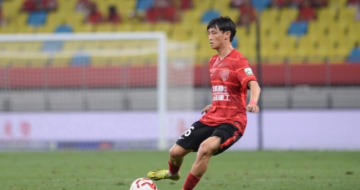 生死战中场怎么排？谢文能停赛，李源一落选，塞鸟＆杨明洋先发？