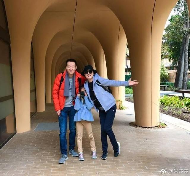 朱媛媛辛柏青一家三口合影 图片来源：朱媛媛微博