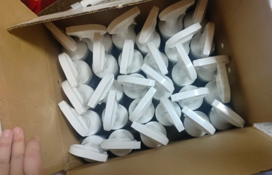 梁永香花7000元成箱購買的清潔產品。受訪者供圖