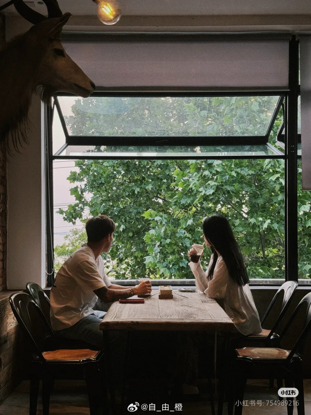 谢文能更新小红书晒照