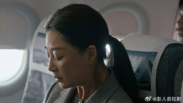 殷桃演技炸裂！ 飞机飞到中国上空，才敢哭亡夫