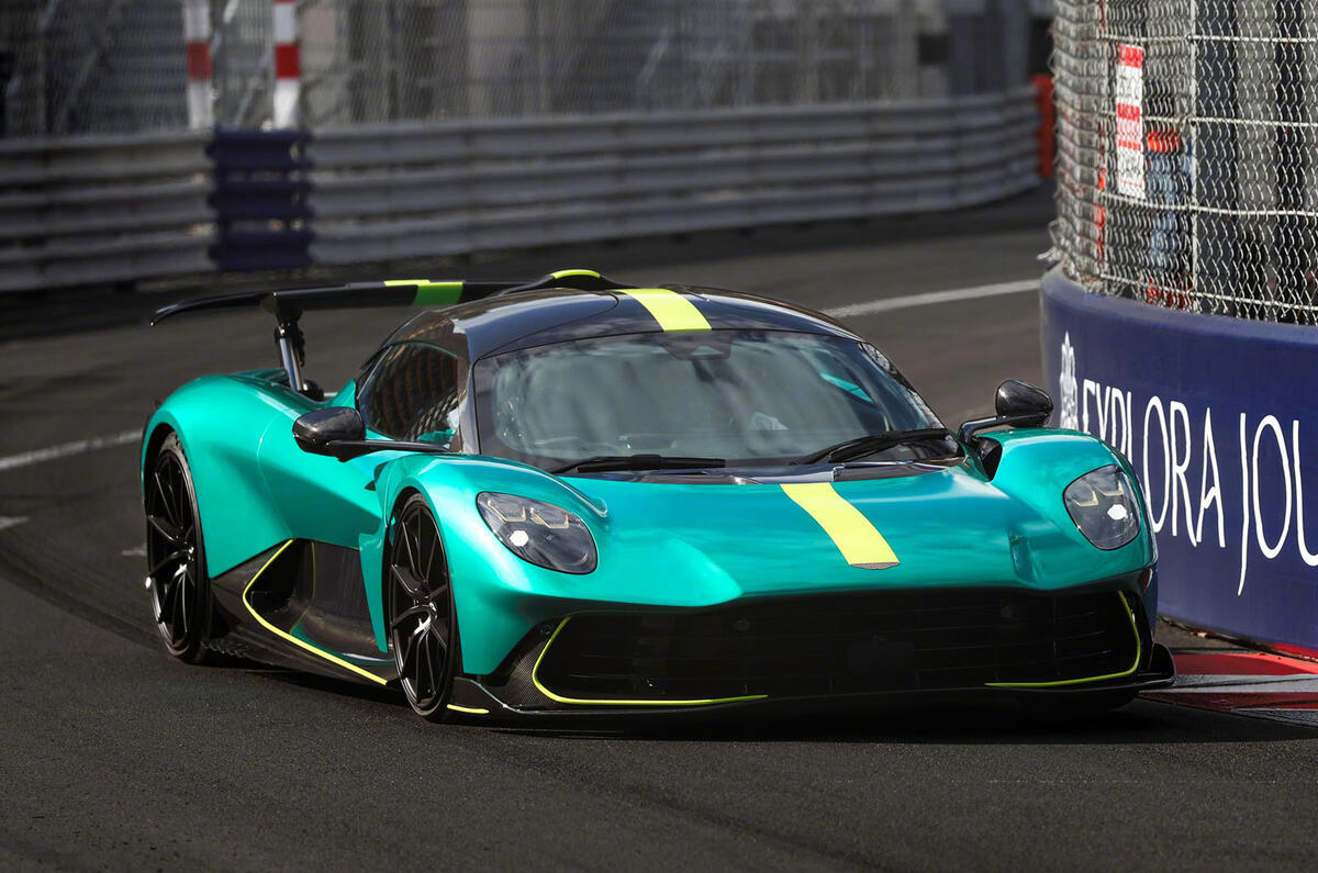 全球限量 999 辆：阿斯顿・马丁 Valhalla 超跑首秀，1064 马力、零百加速 2.5 秒