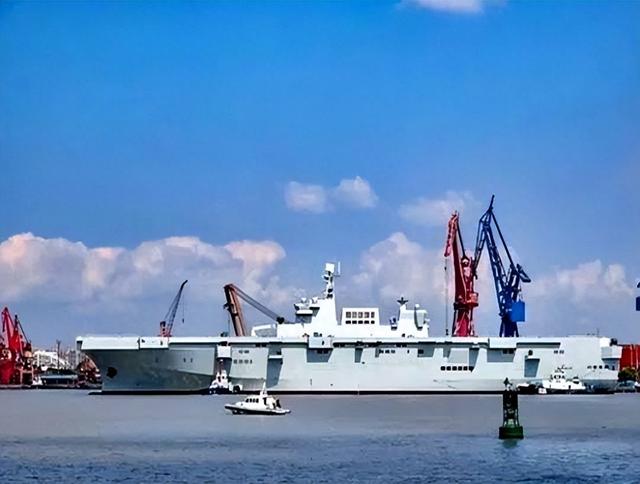 湖北省真痛失航母?075四号舰已刷舷号,中国“小平顶”还缺啥?