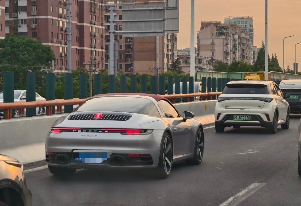 保时捷911 targa？ 好帅