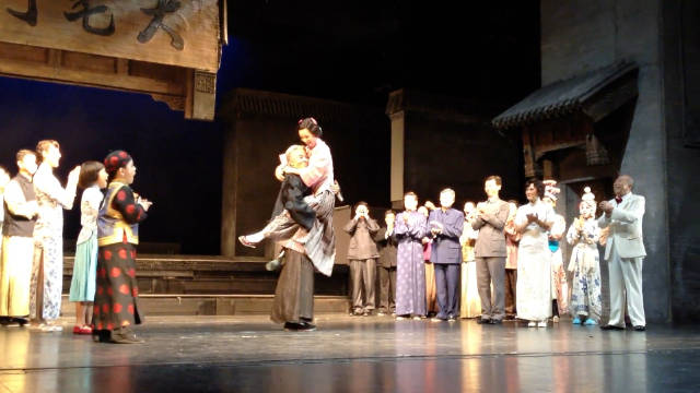 以后再也看不到朱媛媛现场演的话剧《大宅门》了！