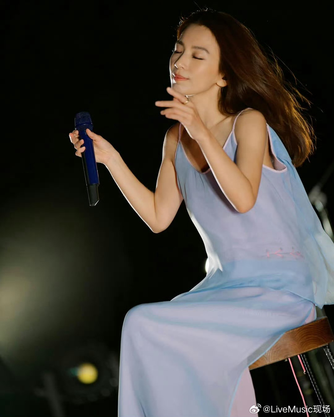 田馥甄的田调能看到风的形状，闻到灯光的香味啊