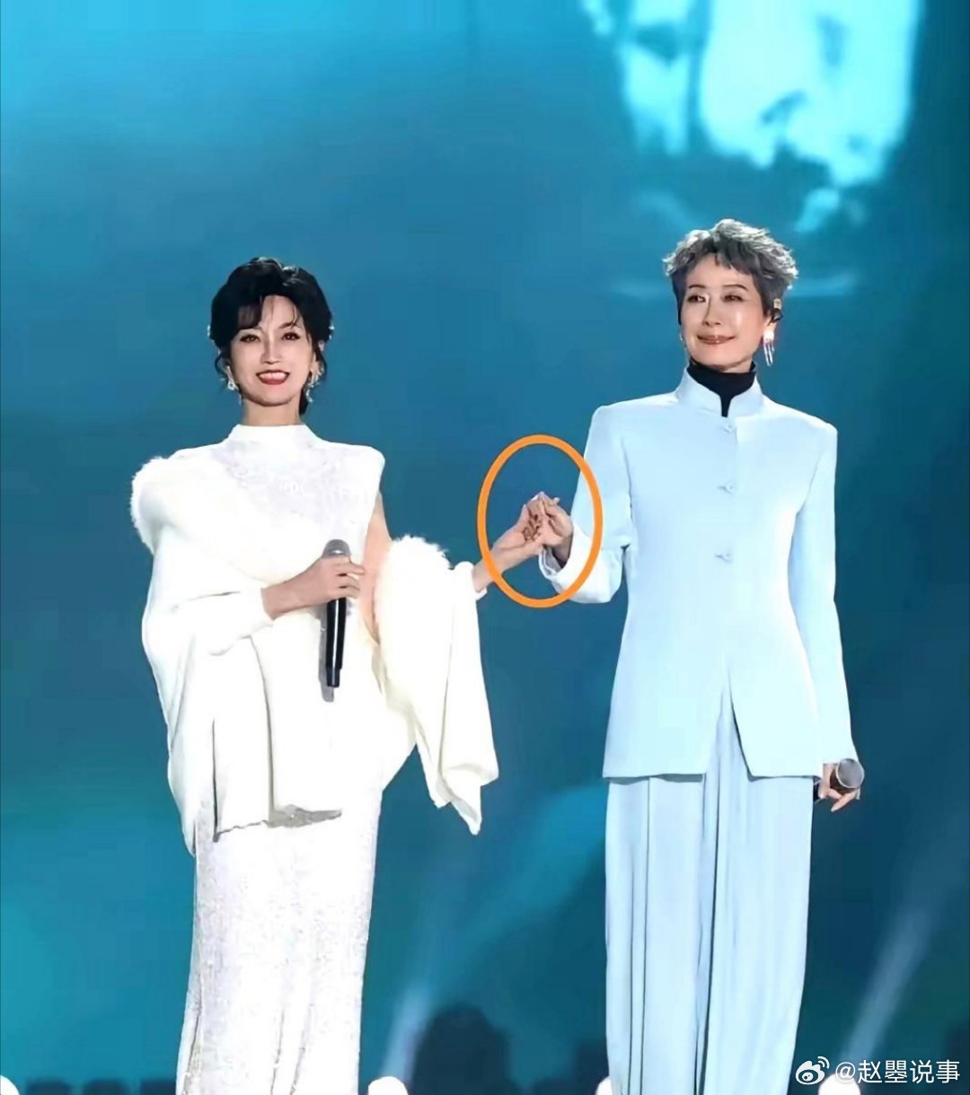 难怪当年的《新白娘子传奇》要用叶童反串许仙！