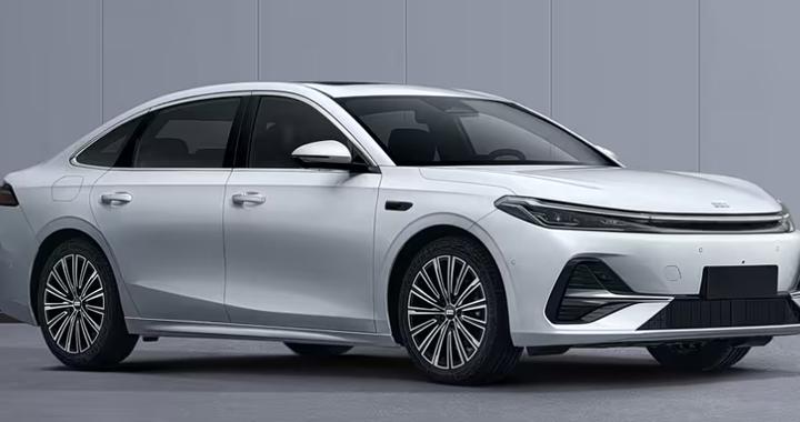 尺寸小于星耀8对标秦L？银河A7曝光，2L级油耗续航2100公里