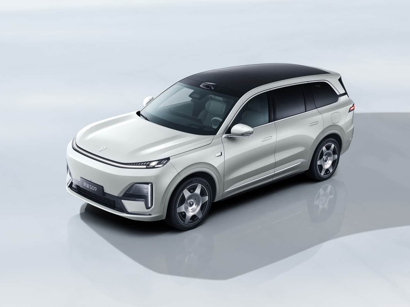 深蓝汽车放手一搏，邓承浩退无可退