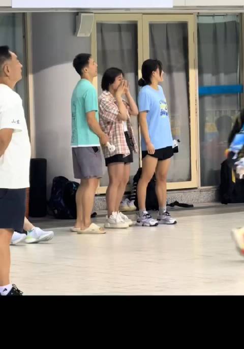 全红婵让陈艾森吹口哨为陈艺文加油，陈艺文笑称没听到