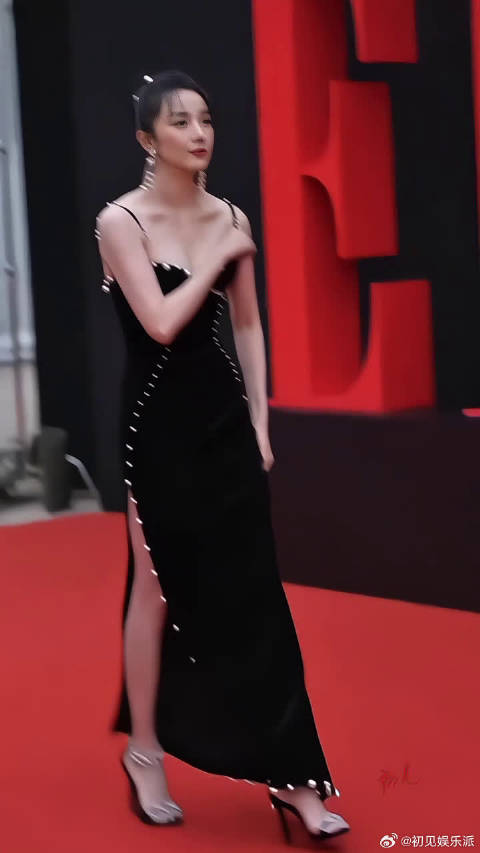 珍珠礼服的灵动陈小纭