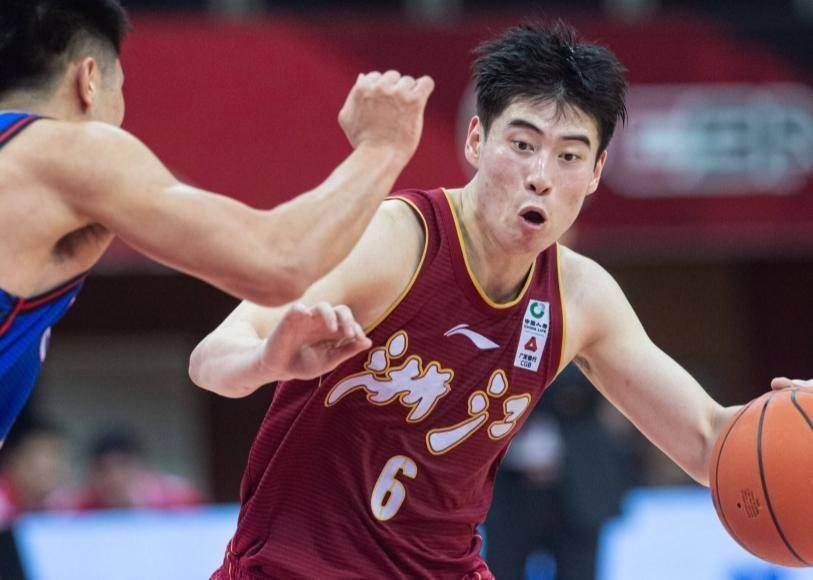 CBA转会市场首条大鱼留队，2400万续约老东家，山东北京多队梦碎