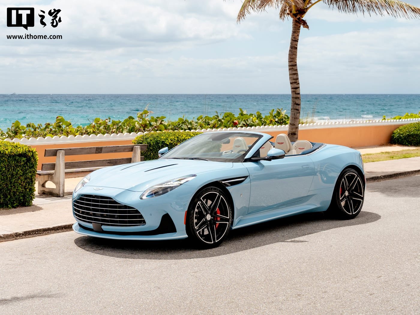 阿斯顿·马丁DB12 Volante棕榈滩版官图发布