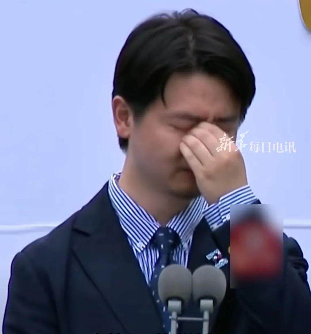 “我终于拿到了奖杯,身边却没有了你”
