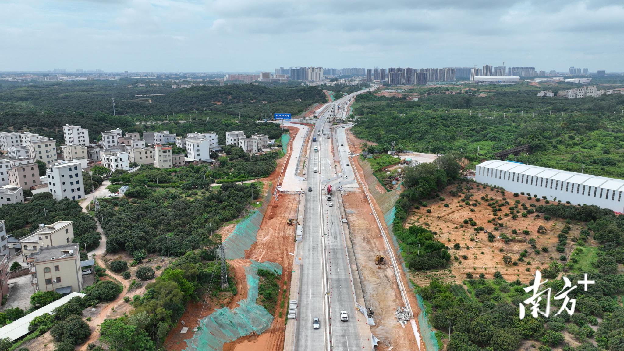 包茂大道扩建工程加速跑,助区域发展新跨越|航拍茂名·项目现场|茂名市|隧道|路基_新浪新闻