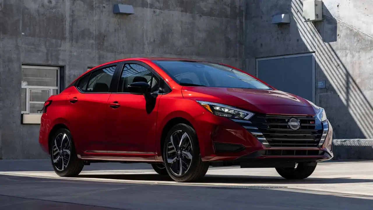 全美最后一款 5 速手动挡新车日产 Versa 停产，自动挡成为主流