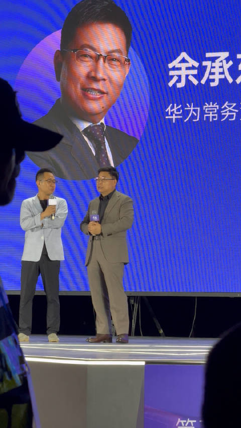 余承东昨天在讲话中还分享了打造问界M9的故事