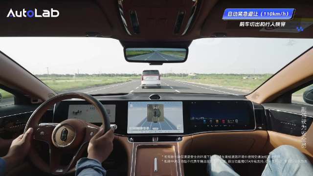 尊界S800时速开到110，面对前车切出和行人横穿 谁看了不说一声牛逼呢