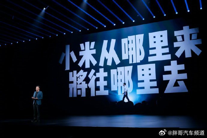 在“对标”这件事上，你们认同网友1还是网友2？