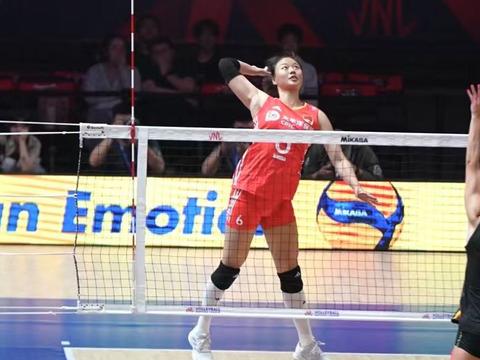 女排横扫比利时！张籽萱+2主攻齐爆，2老将兜底，王梦洁防守太稳