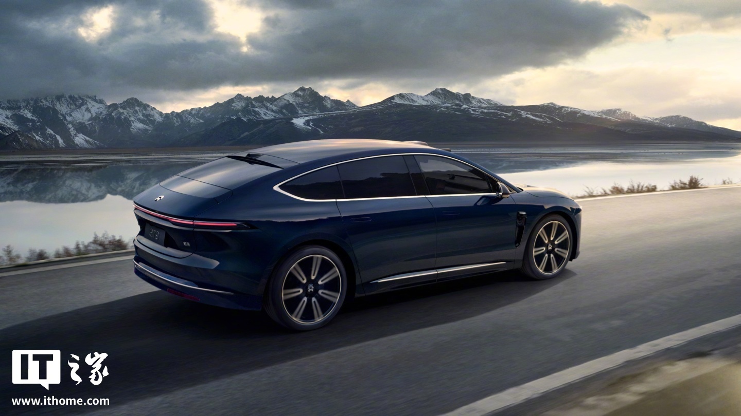 李斌称蔚来ET9和尊界S800用户群不同，两款车型一起冲击 BBA 核心堡垒市场