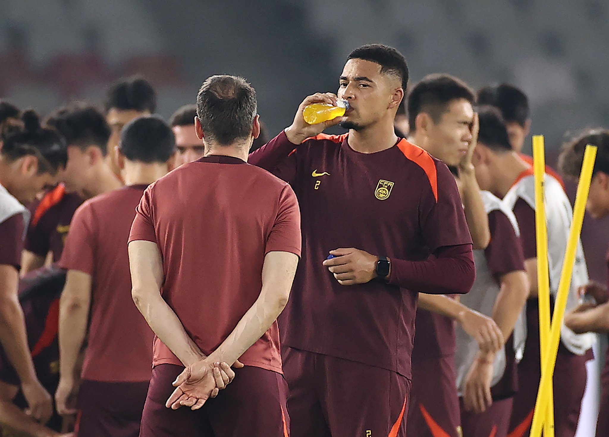 （体育）（5）足球——世预赛：中国队进行赛前训练