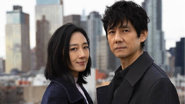 西岛秀俊桂纶镁新片《亲爱的陌生人》首曝预告，纽约亚裔夫妇陷绑架谜案