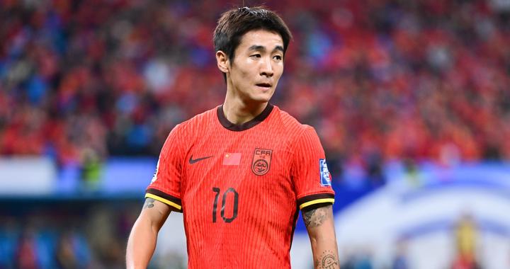 国足首发预测：442中场韦世豪、徐皓阳、曹永竞3选2，蒋光太替补